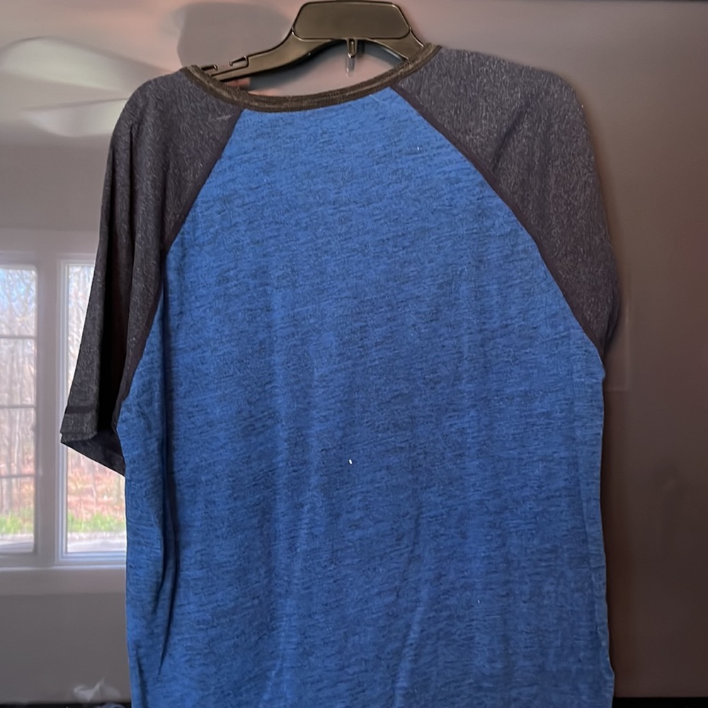 American Eagle Shirt - Picture 2 of 2